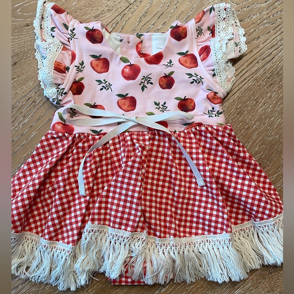 NWOT love and grow 6 mo apples outfit